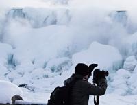 Аномально низкая температура заставила замерзать водопад ниагара Замерзание ниагарского водопада